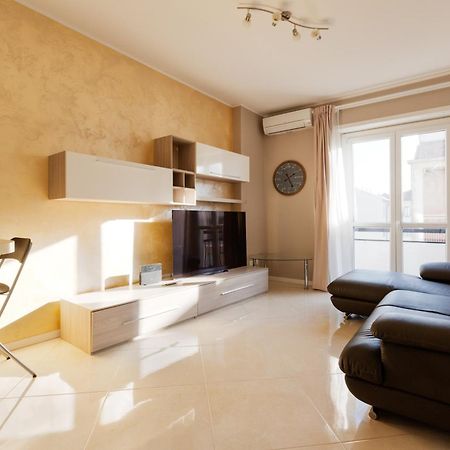 Niguarda Bright Apartment W/ Balcony Milano Esterno foto